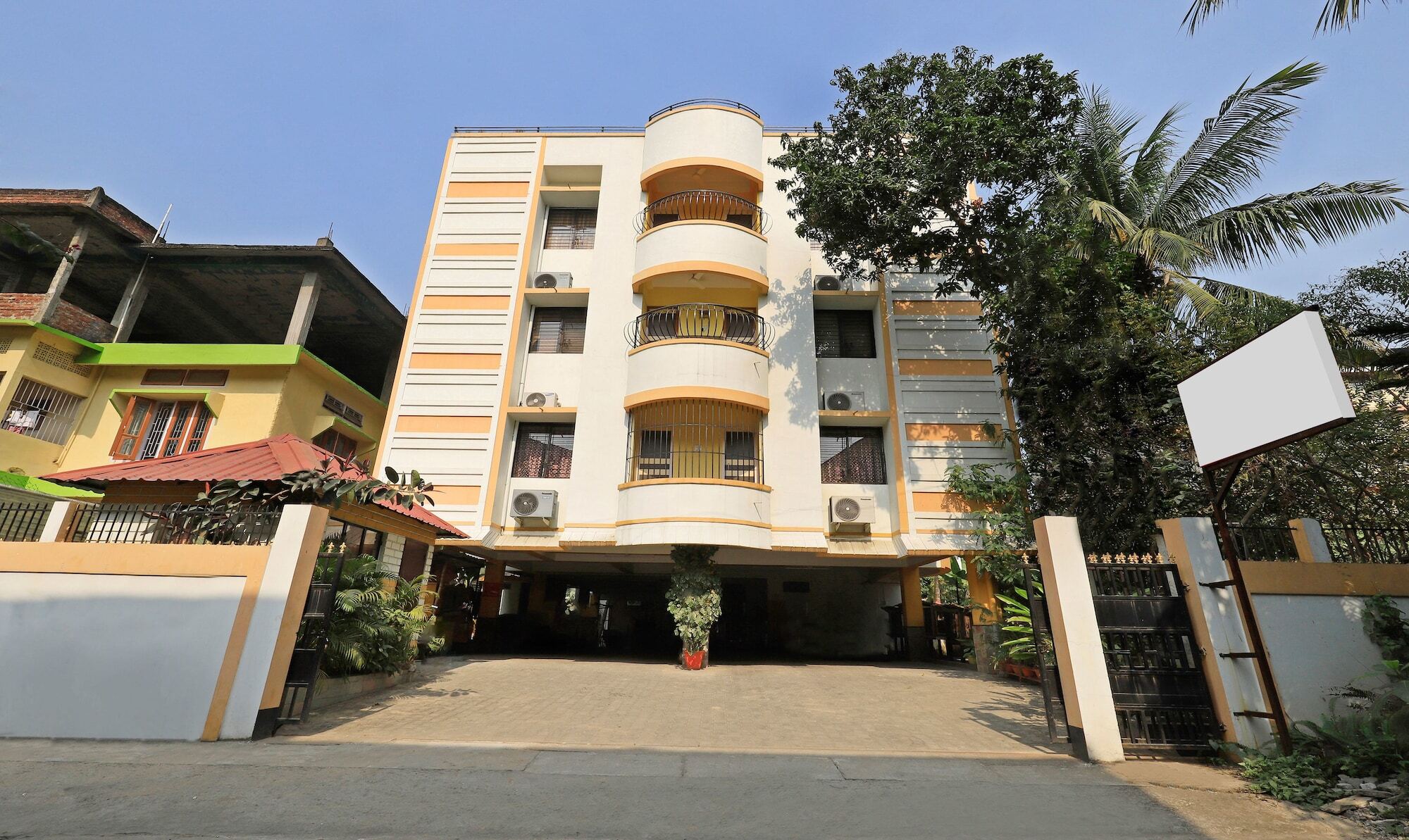 Treebo Umal Homestay Ganeshguri Guwahati Esterno foto